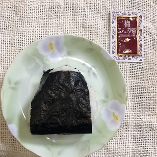 梅昆布茶の梅おにぎり